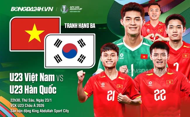 Sân bóng đá với quả bóng và cầu thủ đang thi đấu